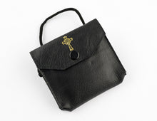 Load image into Gallery viewer, 9557 . Leather Mid sizes Pyx case.