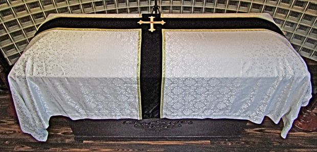 mds # 11121 - Elegante Chasuble and Funeral Pall Hand embroidered.