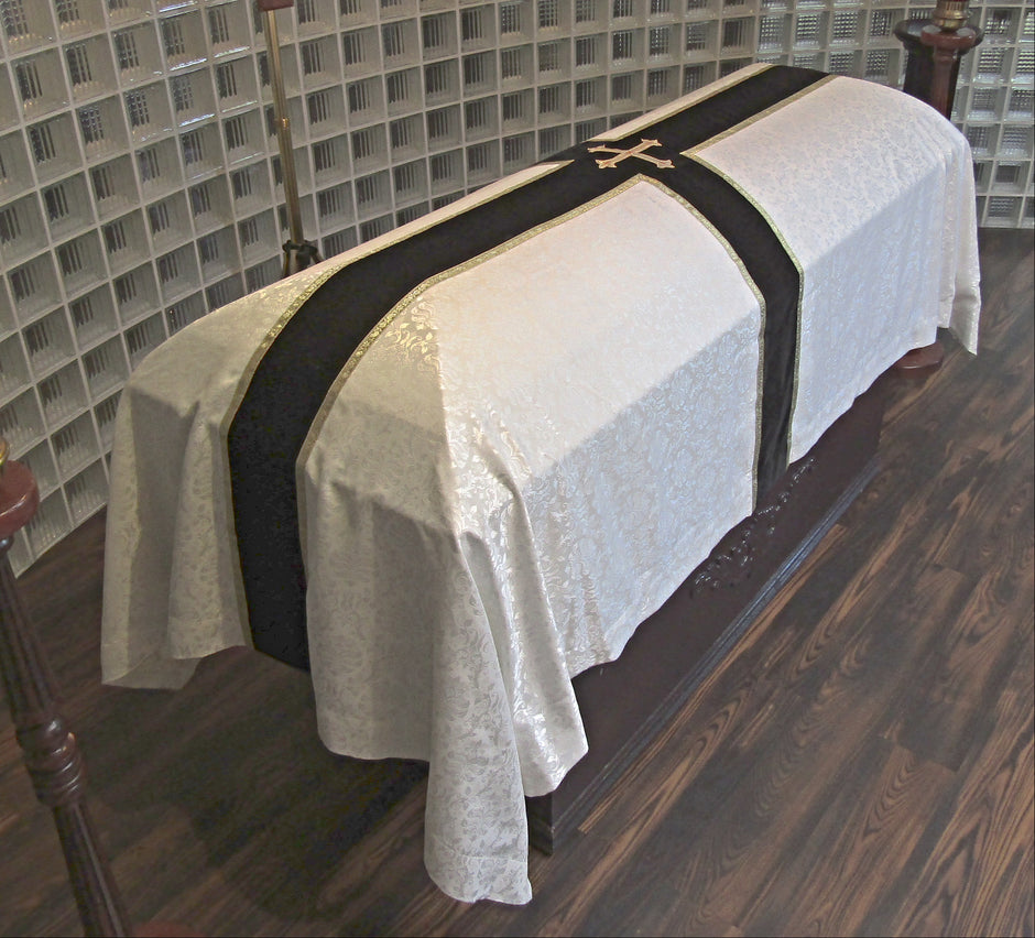 mds # 11121 - Elegante Chasuble and Funeral Pall Hand embroidered.