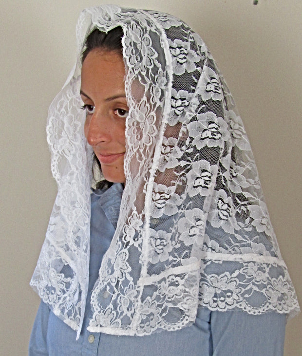 mds - Lace with lace trimmed mantilla #2100